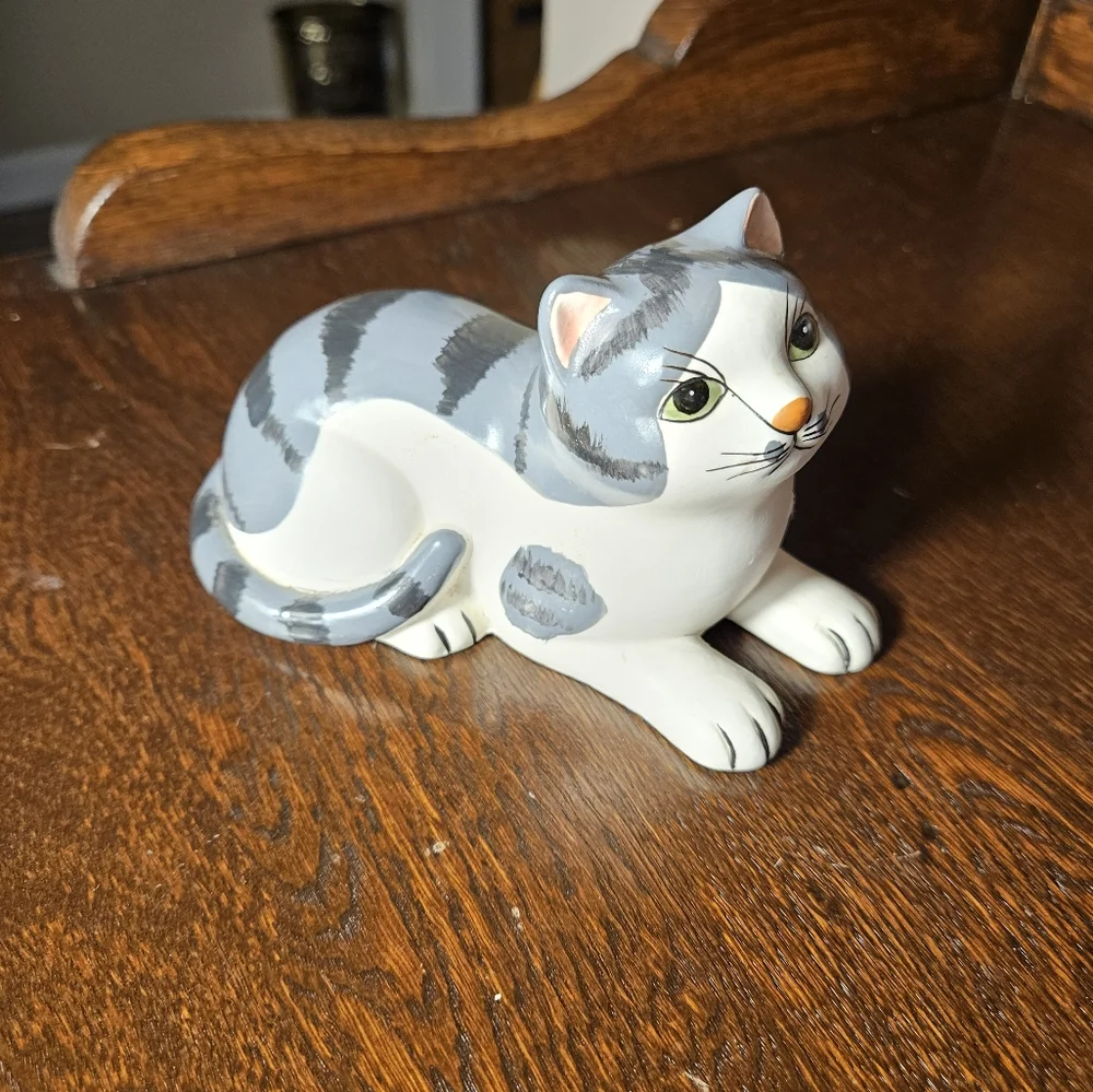 Royal Orleans Designet Kitty Cat 1985 Green Eyed Ceramic Cat Fiqurine.